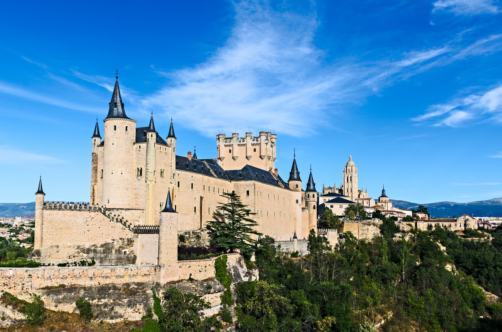 Excursión a Segovia desde Madrid con Catedral y Alcázar